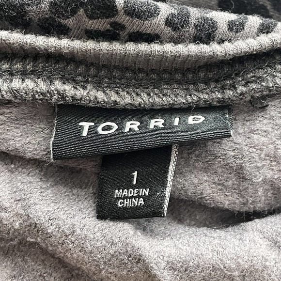 Torrid 1 Womens Plus Size 1X Grey & Black Animal Print Pullover Sweater - Picture 4 of 13